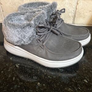 Skechers Bobs Skipper Wave Boots Gray Faux Fur Winter Boots Size 6